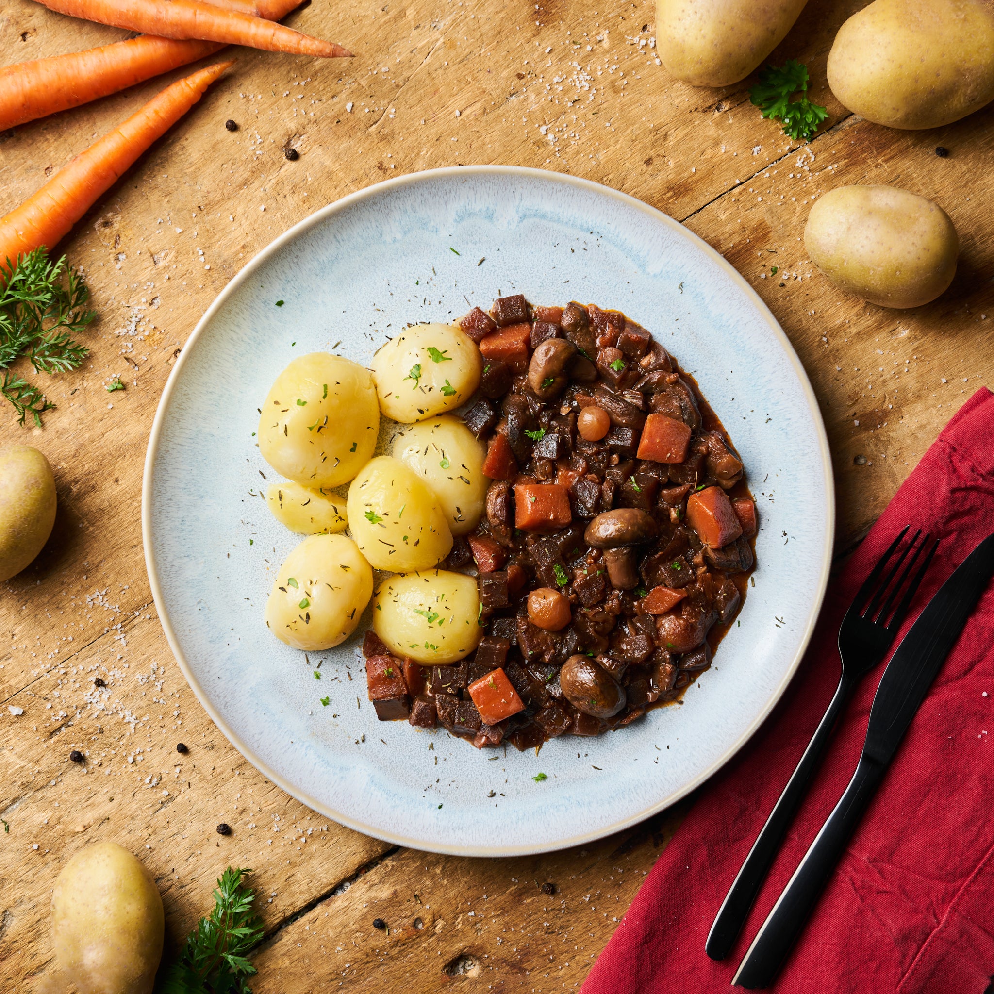 Schmorgemüse franz. Art mit Rotwein und Butterkartoffeln