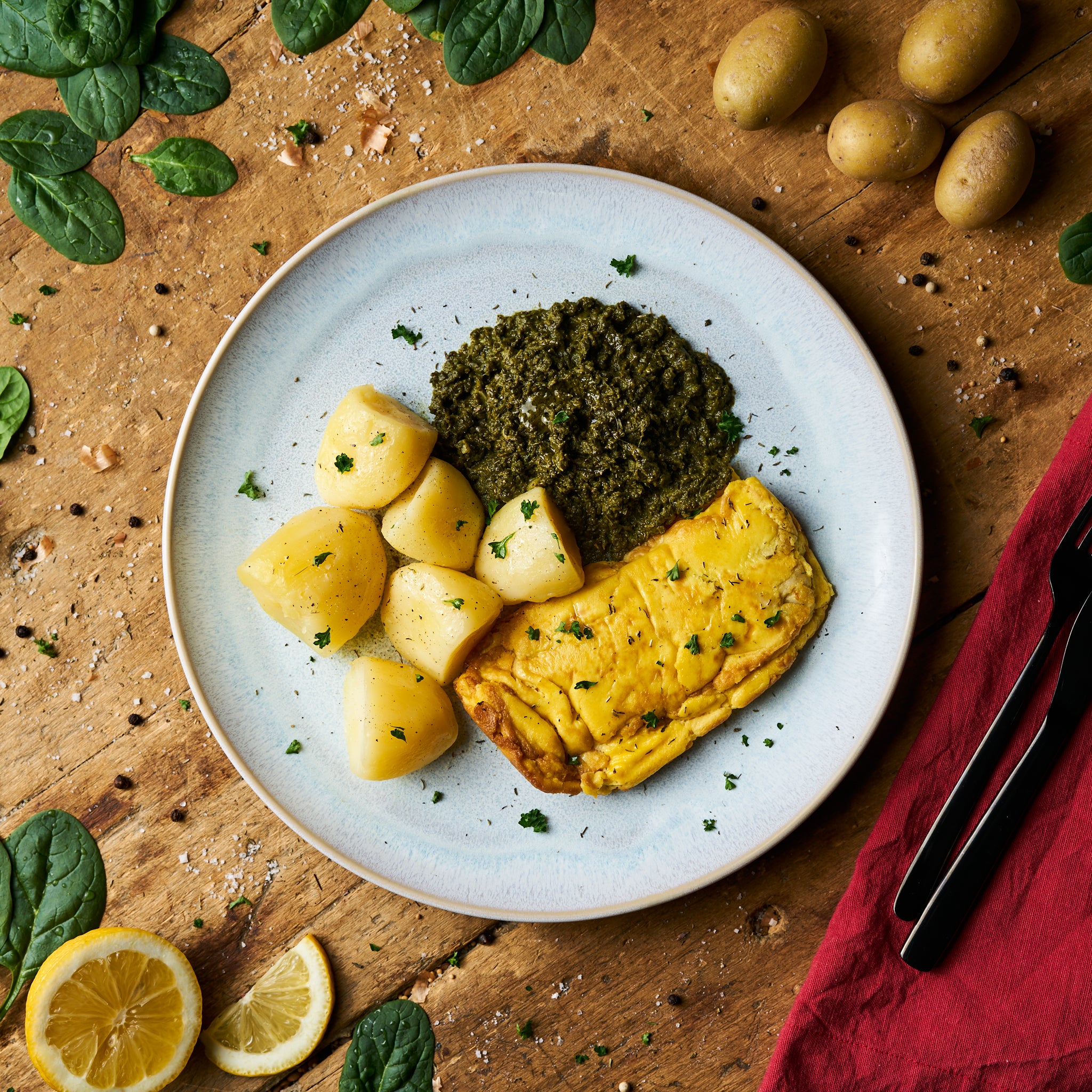 Seelachs in Eihülle an Rahmspinat mit Butterkartoffeln