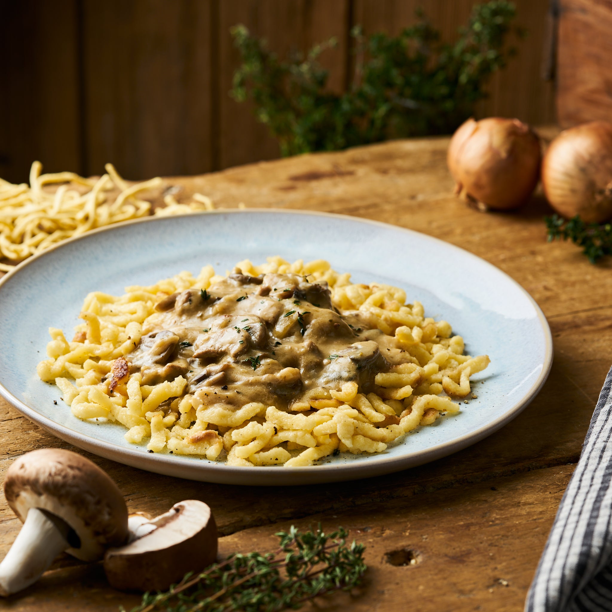 Weinbrandgeschnetzeltes vom Schweinefilet mit gebutterten Spätzle