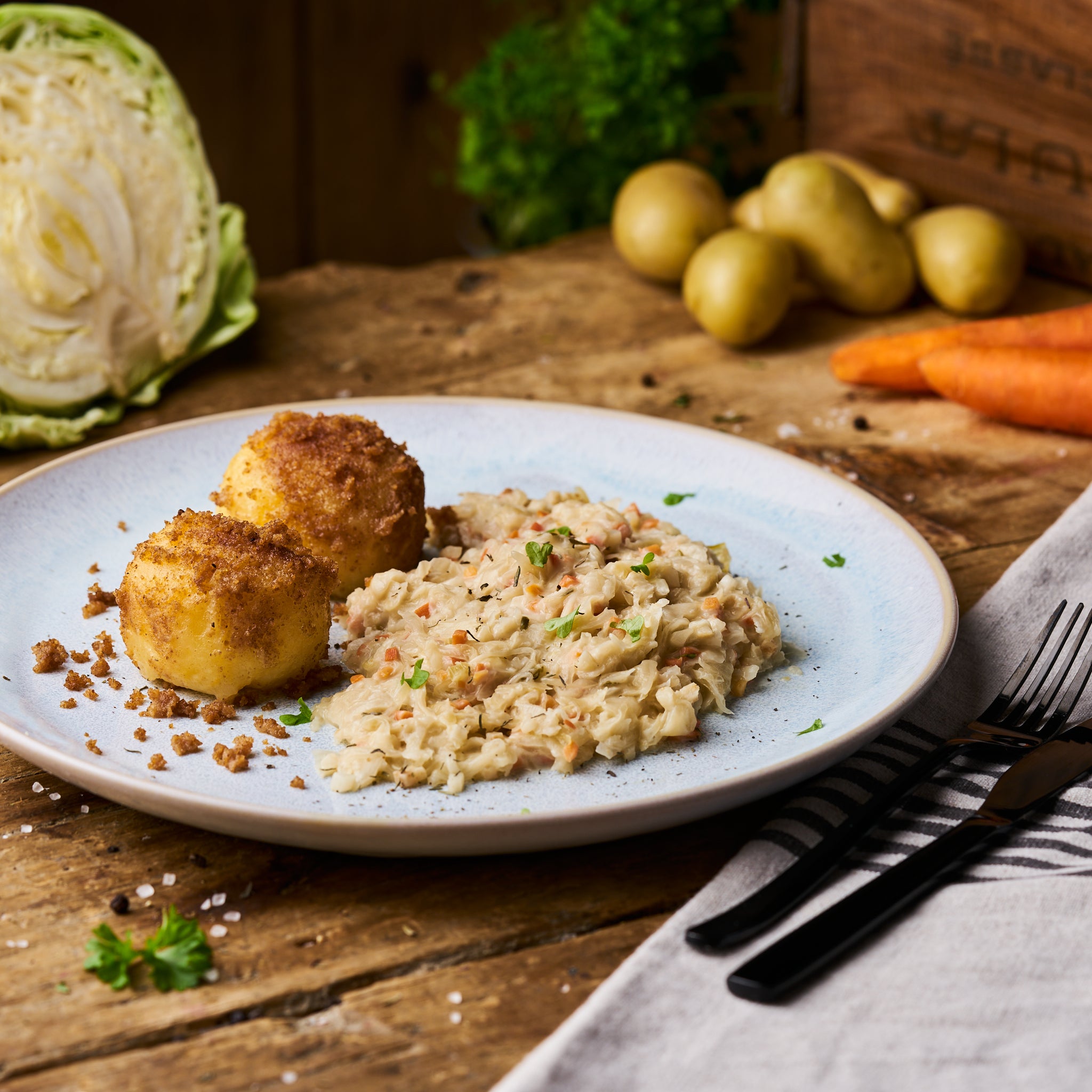 Rahmsauerkraut mit Wurzelgemüse und Kartoffelklöße