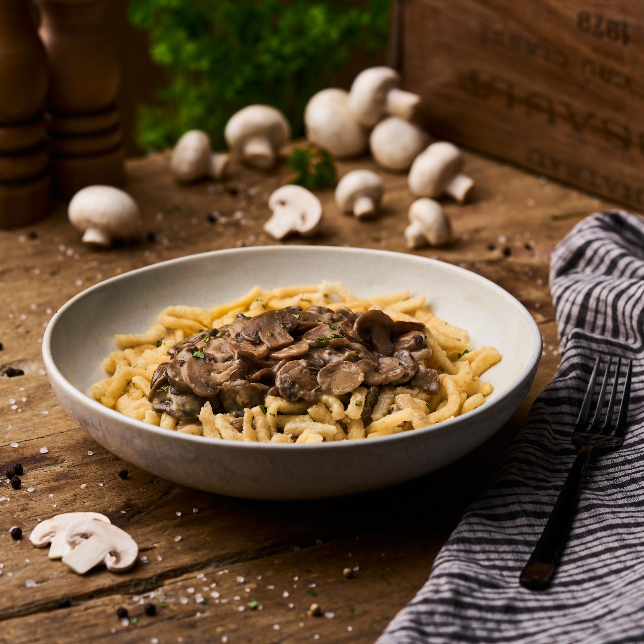 Champignonsauce mit grünem Pfeffer und Spätzle