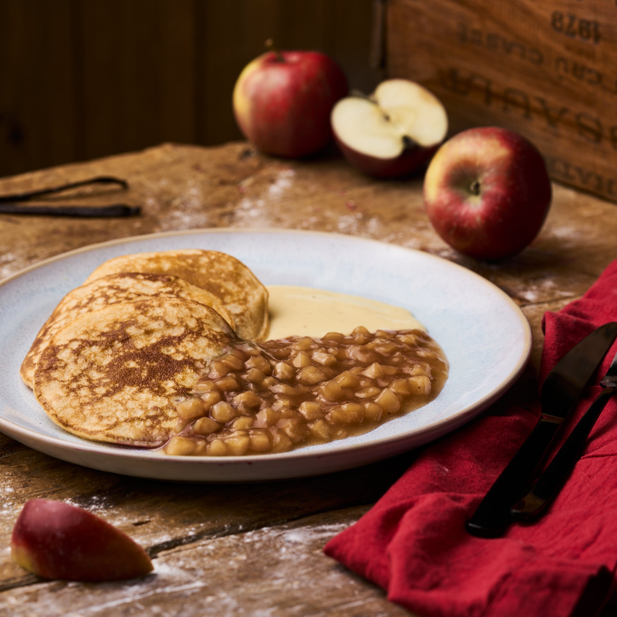 Pancakes mit Vanillesauce und Apfelkompott